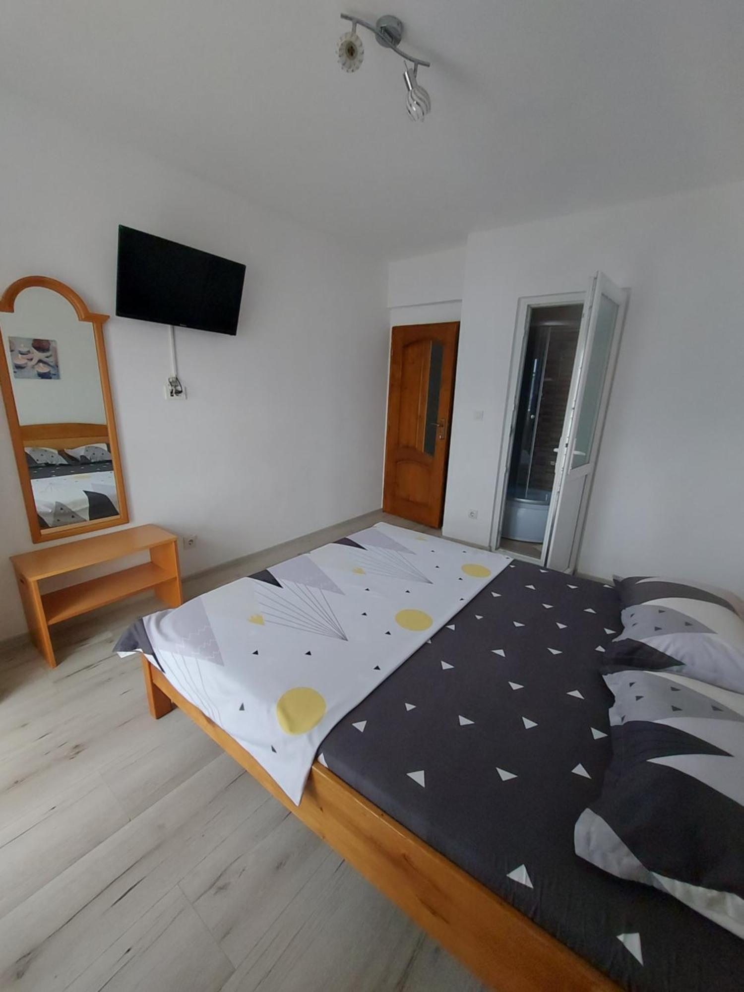 Casa Dalys Hotel Orsova Bagian luar foto